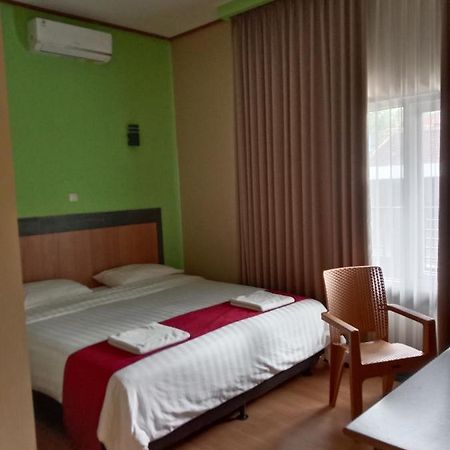The New Orlinds Guest House Wonosari Екстер'єр фото