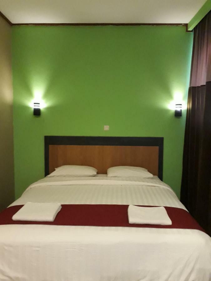 The New Orlinds Guest House Wonosari Екстер'єр фото